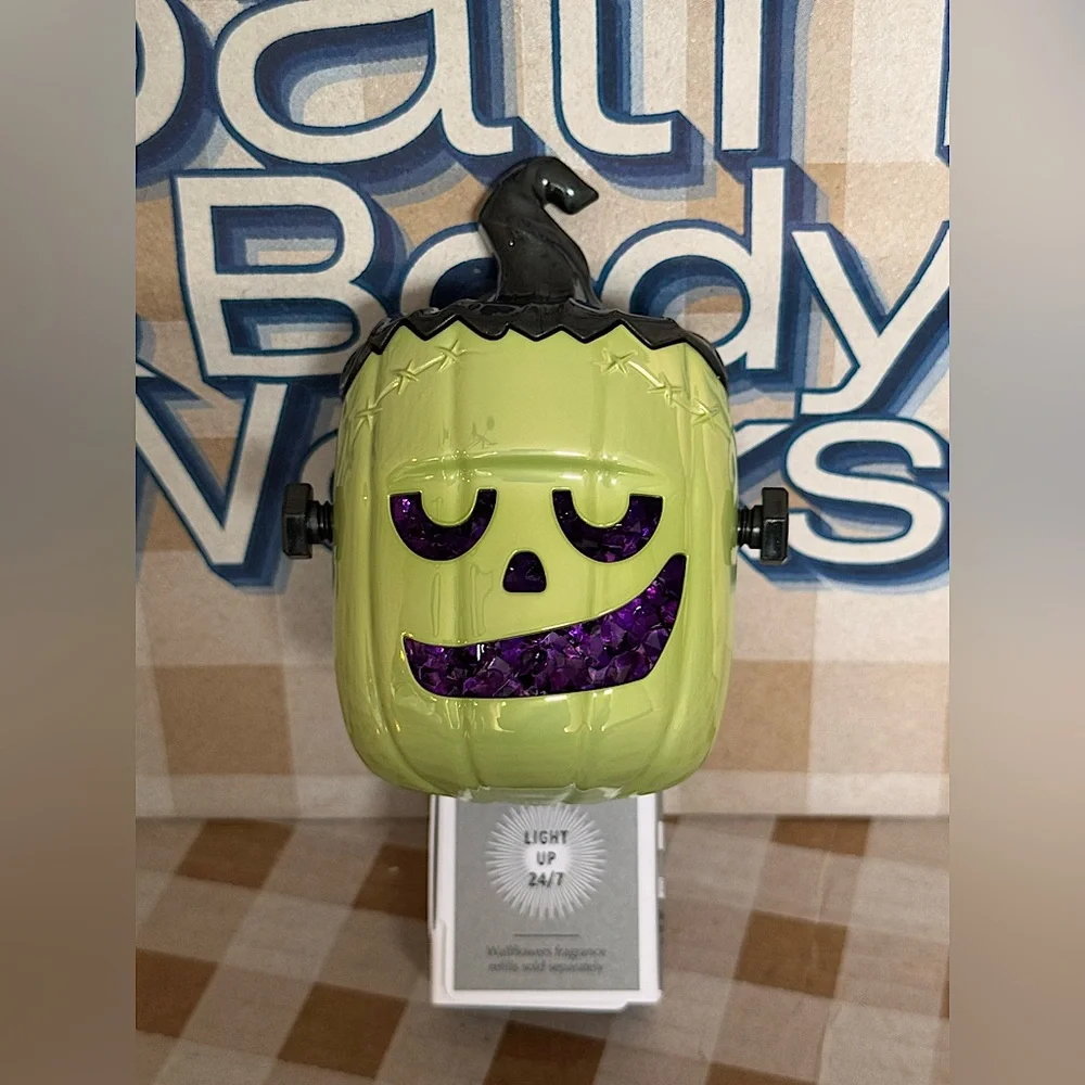 NWT B&BW Wallflower FrankenPumpkin Nightlight + 1 NWT/SEALED REFILL - Picture 2 of 8